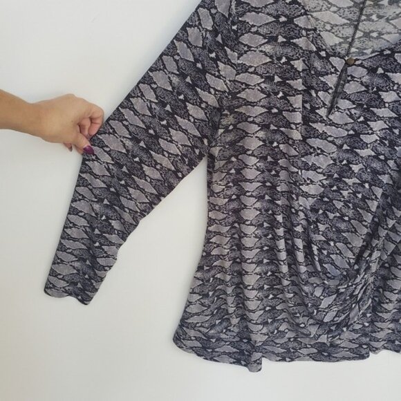 Wrap Top Slinky Snakeskin Long Sleeve Layer Chic - Picture 4 of 15